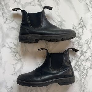 Blundstone Black size 5 1/2